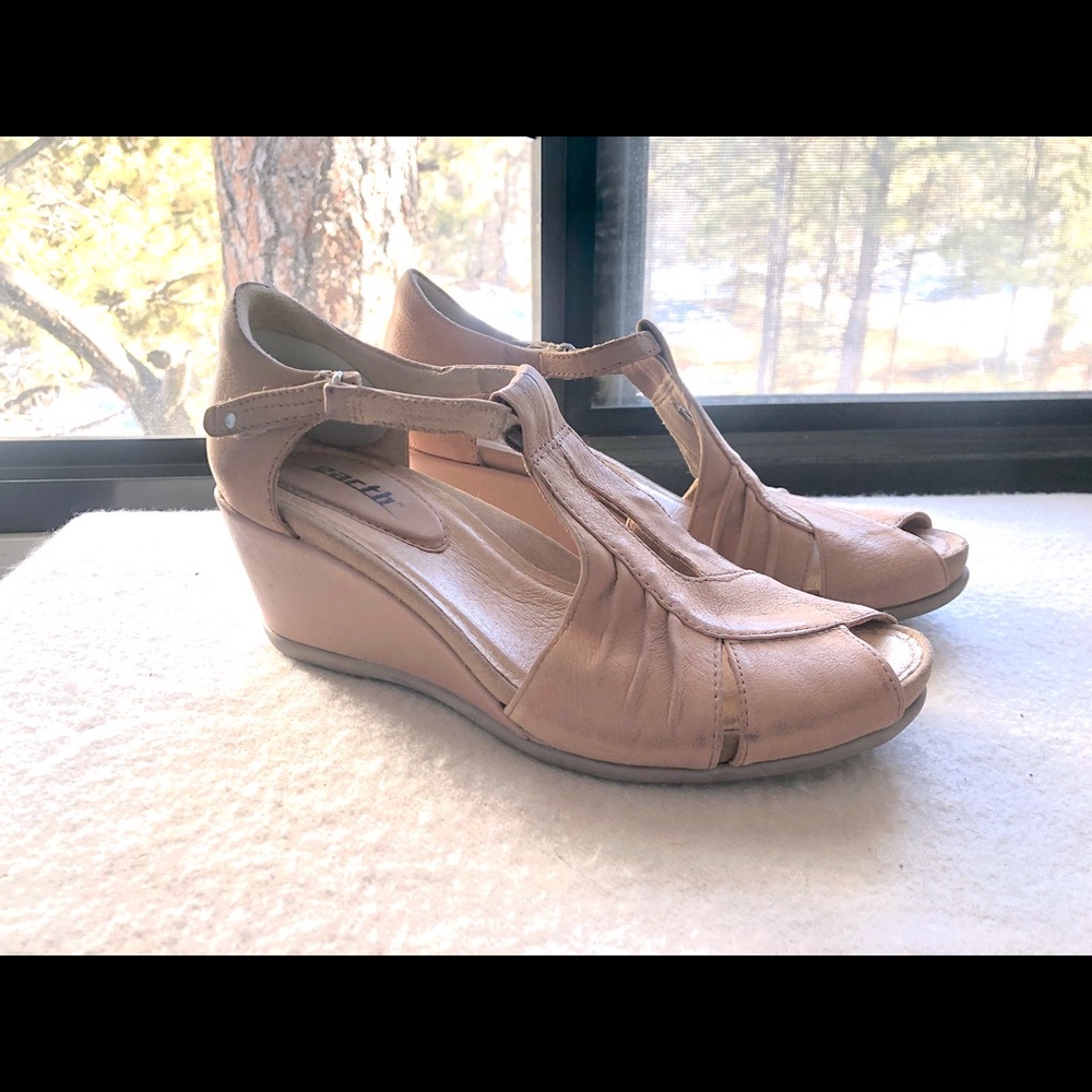Earth Blush Primrose Wedge Peep Toe, Blush size 7.5